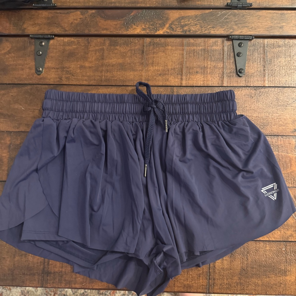 Woman’s medium Amazon shorts never worn